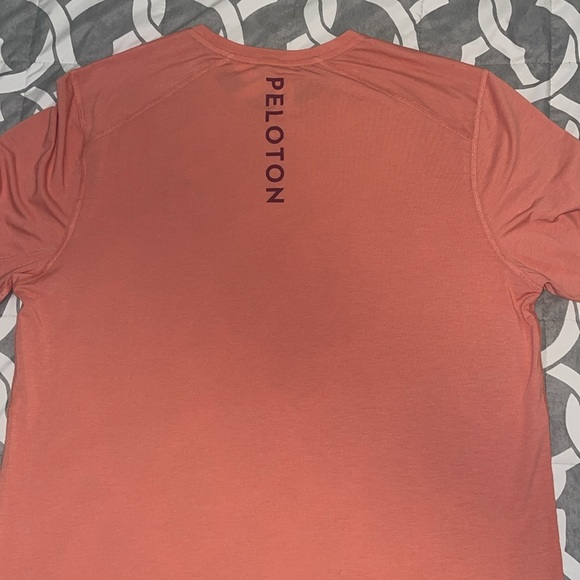 Peloton T-shirt Men’s XL salmon color - Picture 4 of 5